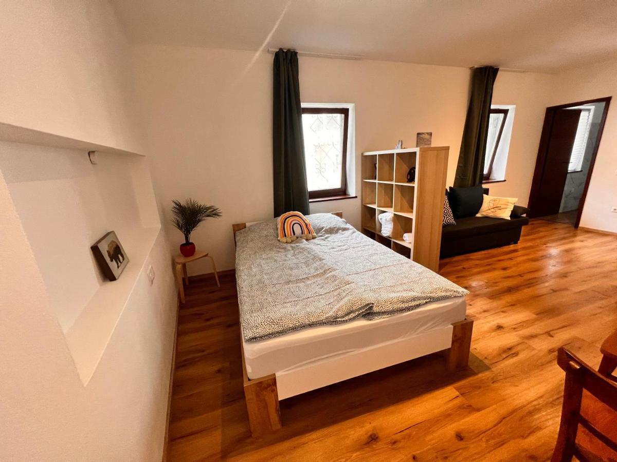 Perfekte Lage! Ganze Wohnung Burgblick Residenz Sankt Veit an der Glan Bagian luar foto