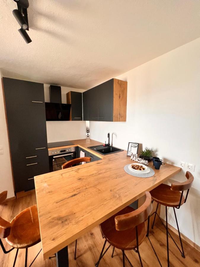Perfekte Lage! Ganze Wohnung Burgblick Residenz Sankt Veit an der Glan Bagian luar foto