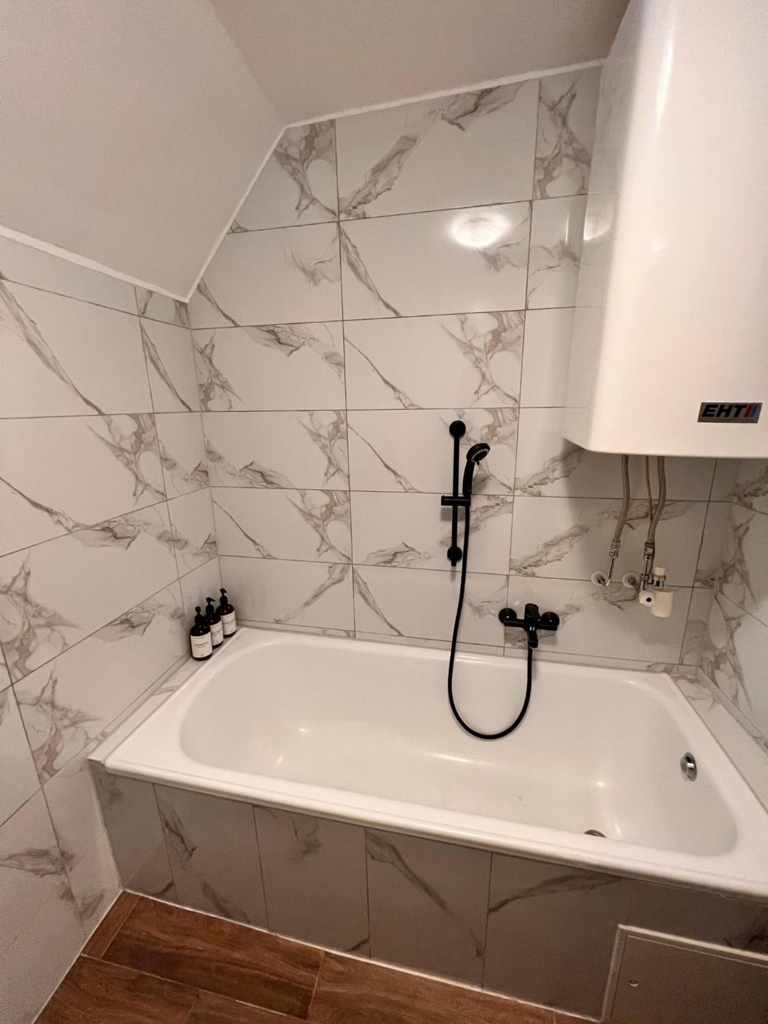 Perfekte Lage! Ganze Wohnung Burgblick Residenz Sankt Veit an der Glan Bagian luar foto